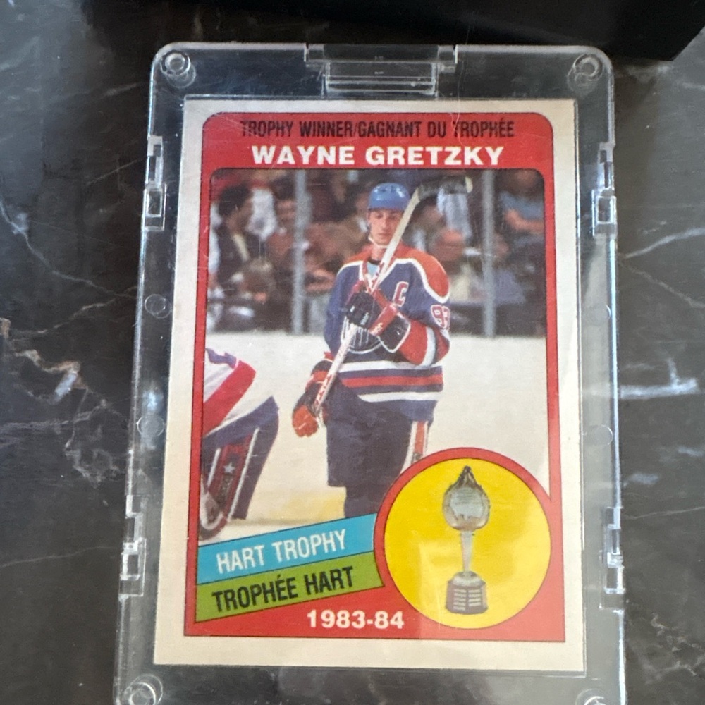 1983-84 O-Pee-Chee Wayne Gretzky Hart Trophy Winner Card 🏒🔥